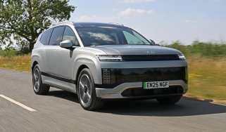 Hyundai Ioniq 9 - front tracking